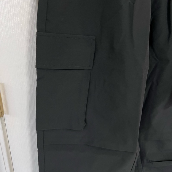 Halara Black Cargo Utility Jogger Pants Belted Nylon Athleisure Small NWT Women - Picture 3 of 7